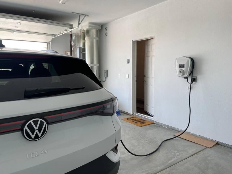 Three Tree Villa W/ Ev Charging ユッカ・バレー エクステリア 写真