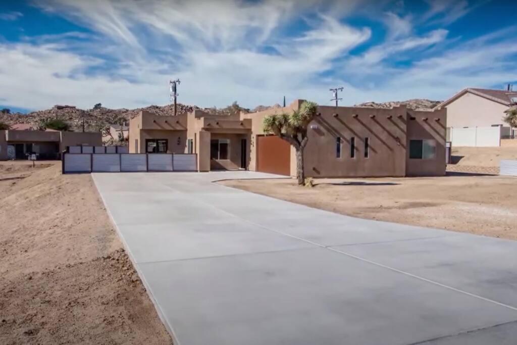 Three Tree Villa W/ Ev Charging ユッカ・バレー エクステリア 写真